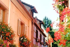 曼联大胜对手，豪取三分继续领跑